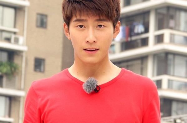 竇驍有錢嗎(何超蓮比竇驍大幾歲)