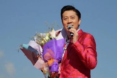 蔡國(guó)慶的個(gè)人資料簡(jiǎn)介,蔡國(guó)慶的妻子是誰呀