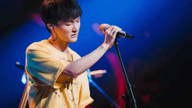 周深唱的千與千尋主題曲叫什么名字(周深演唱的《千與千尋》主題曲)