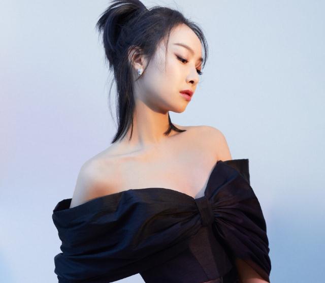 宋茜哪個(gè)女團(tuán)的(宋茜柔韌性驚呆韓國(guó)人)