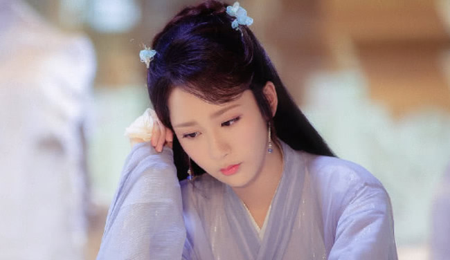 曝楊紫張藝興新戀情(楊紫身高體重)