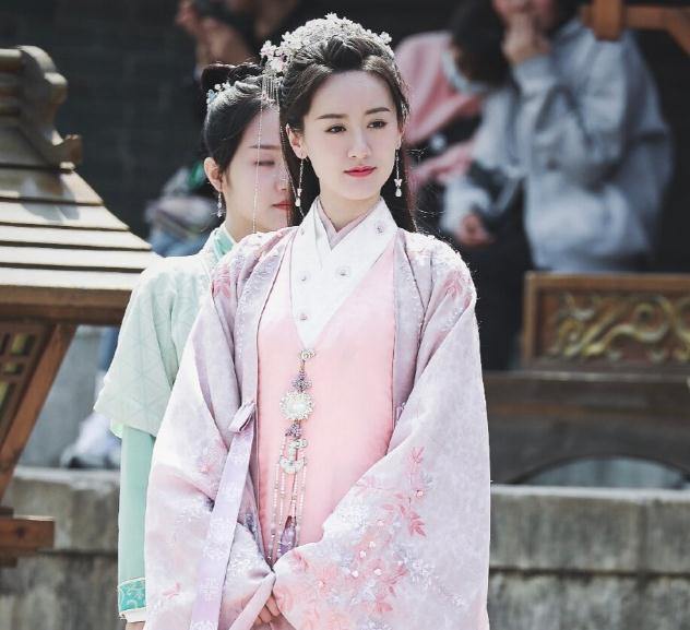 袁冰妍是不是喜歡成毅(袁冰妍和成毅為什么避嫌)