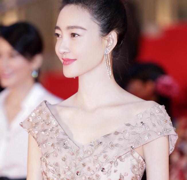 王麗坤張?zhí)鞇蹖?duì)比照(王麗坤有什么比較好看的電視劇)