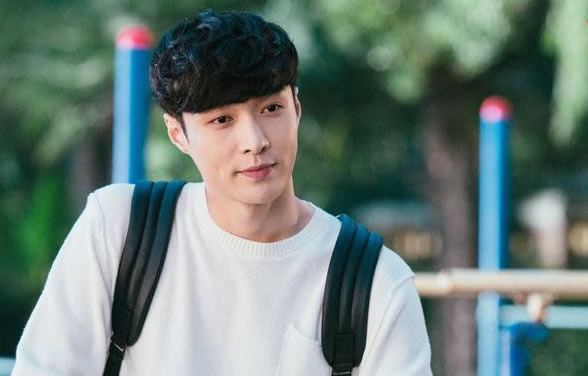 張藝興現(xiàn)在女朋友是誰，張藝興出道前女朋友