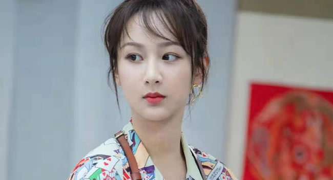 曝楊紫張藝興新戀情(楊紫身高體重)