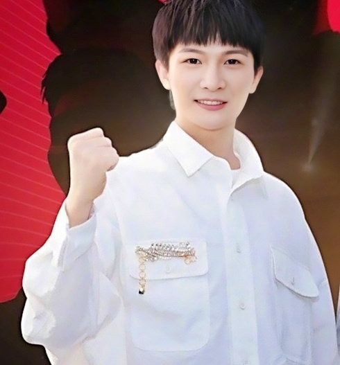 周深微博超話常年第一(周深什么民族)