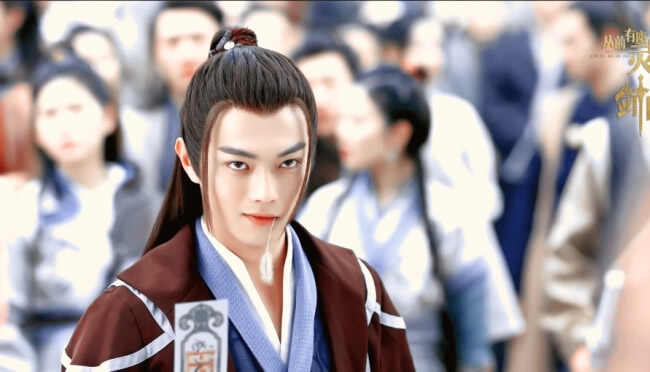 許凱和周冬雨關(guān)系好嗎(周冬雨許凱走紅毯)