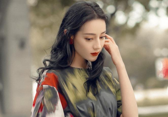 迪麗熱巴張藝興戀情是真的嗎(迪麗熱巴的身材)
