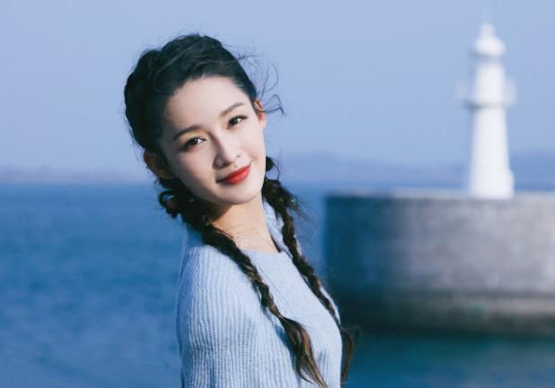李沁承認(rèn)和誰戀情(李沁鄧倫2021新劇)